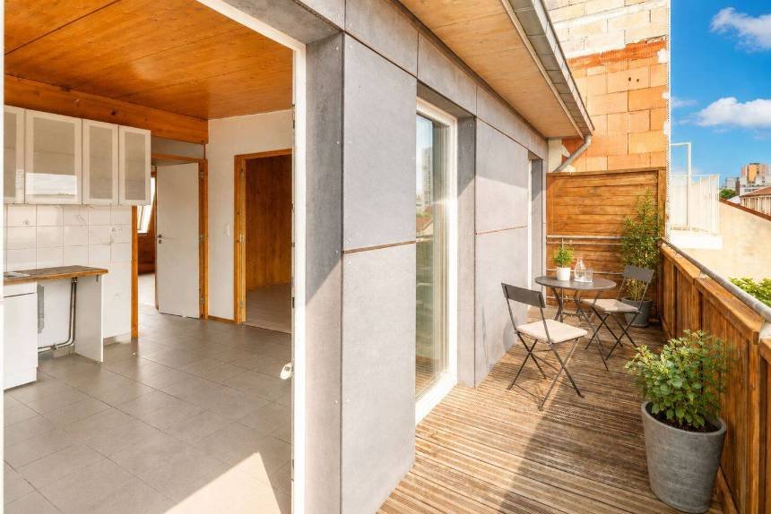 Appartement à Ivry-sur-Seine avec terrasse en bois