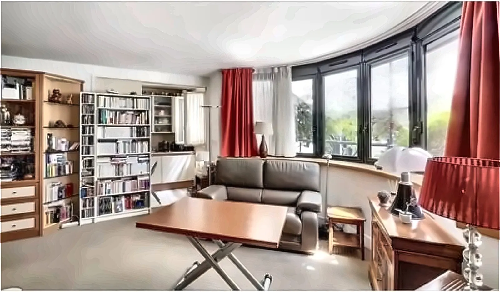 Séjour lumineux d’un grand studio à Paris 9e, acheté via notre mandat de recherche