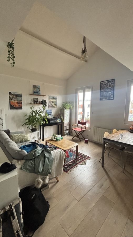 Séjour lumineux d’un T2 à Montreuil